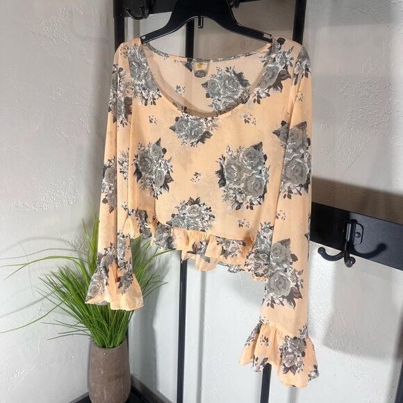 Ali & Kris bell sleeve cropped top sheer floral size medium - Picture 8 of 14